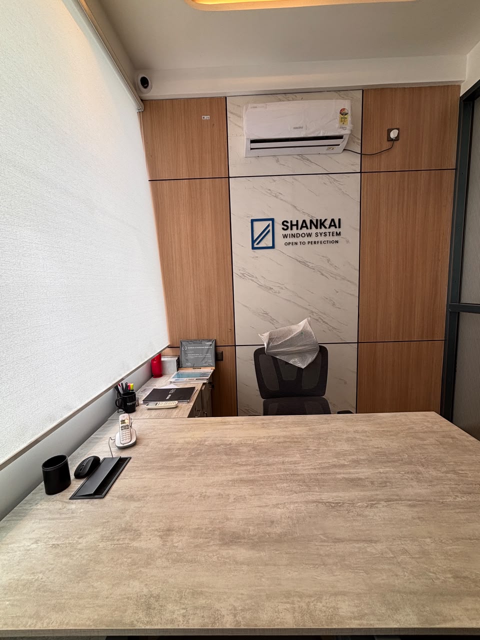 Shankai Windows office desk